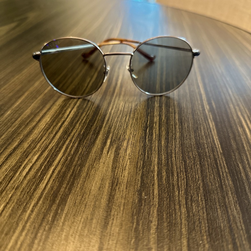 Gucci sunglass